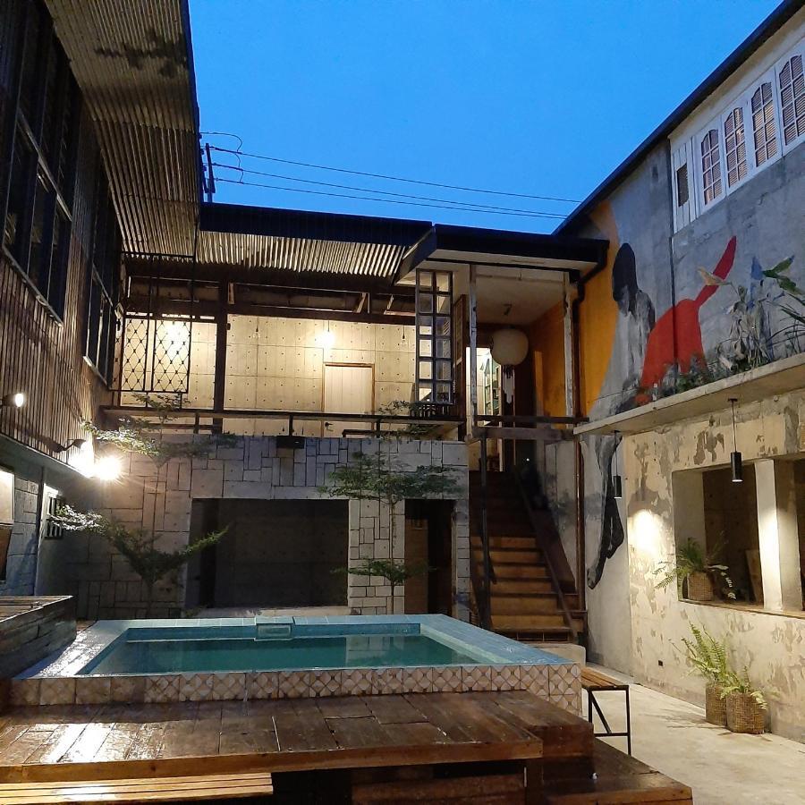 The Flying Fish Hostel Cebu Stadt Exterior foto