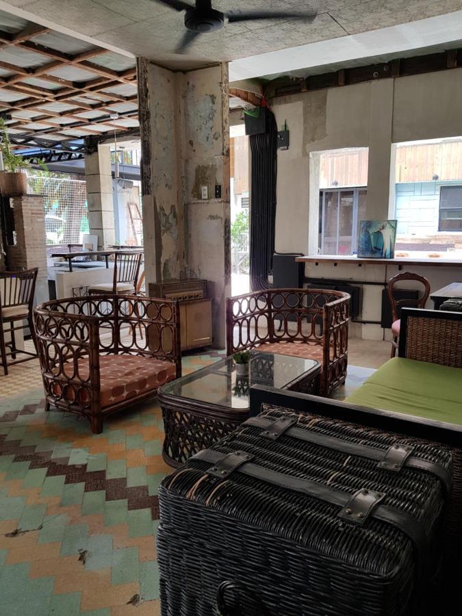 The Flying Fish Hostel Cebu Stadt Exterior foto
